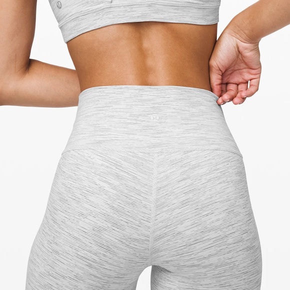 Lululemon wonder under crop 21” - Picture 3 of 3